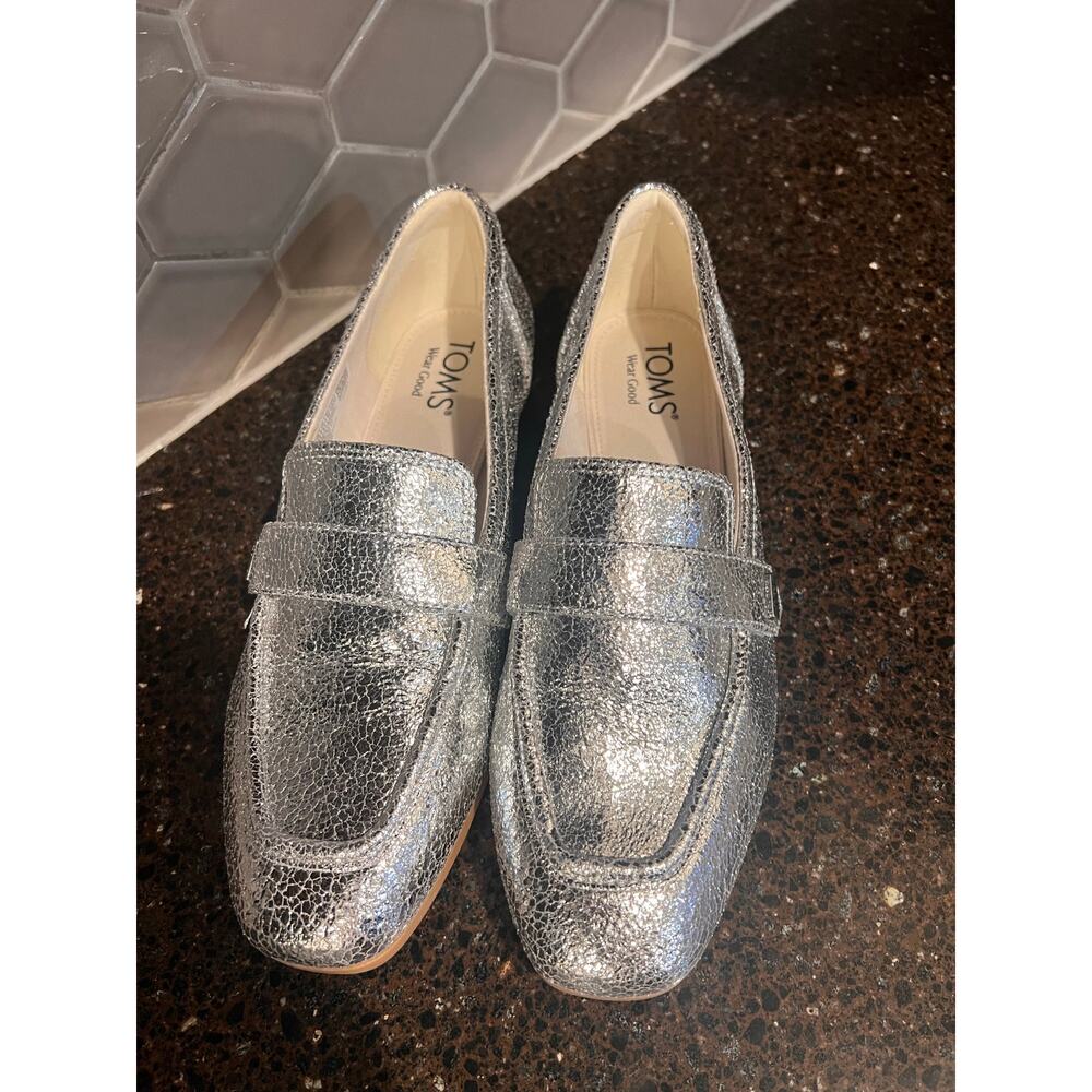 Tom’s Silver Crinkle Leather Sparkle Lynette Loafer Y3K 8.5 EUC Metallic Shiny - Picture 9 of 10